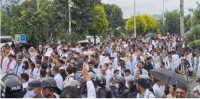 प्रहरीले रोक्यो  स्वास्थ्य मन्त्रालय घेर्न गएका  आन्दोलनरत चिकित्सकलाई