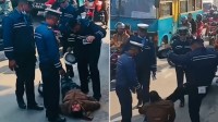 व्यक्तिमाथि निर्घात कुटपिट गर्ने चार प्रहरीको जिम्मेवारी खोस्दै छानबिन सुरु