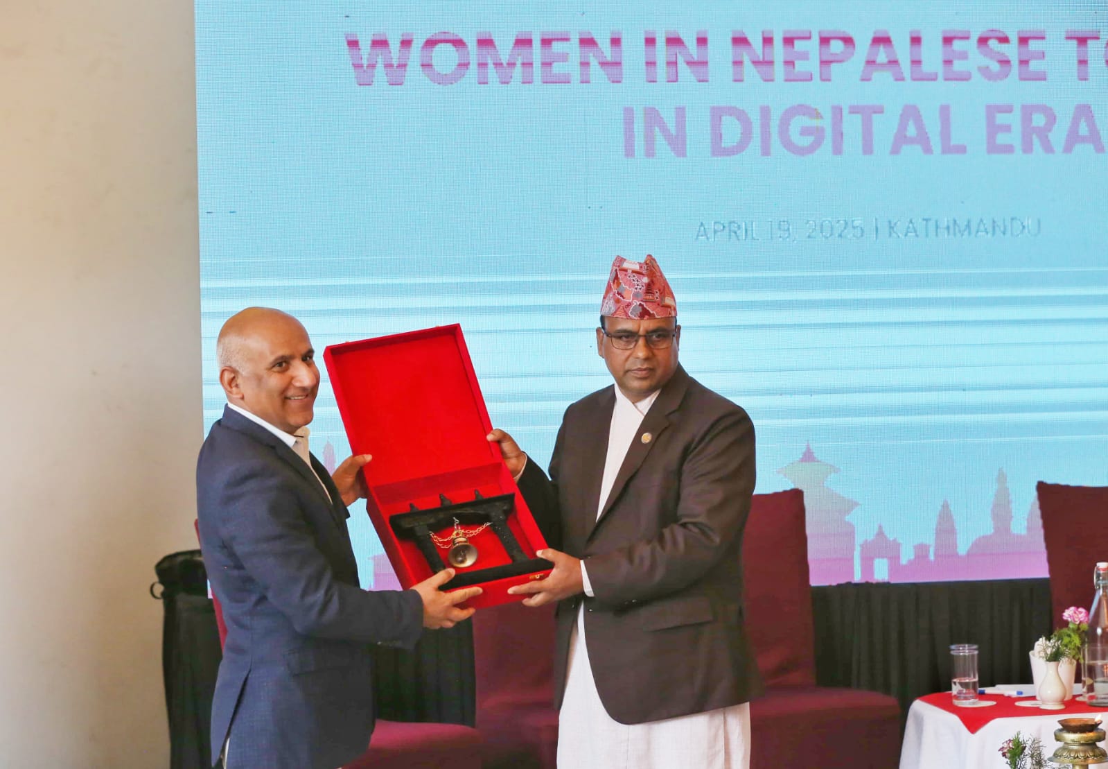 विदेशिएका श्रमिकको स्वास्थ्य बलियो बनाउन थप कार्यक्रम ल्याइने स्वास्थ्य मन्त्री पौडेलको घोषणा