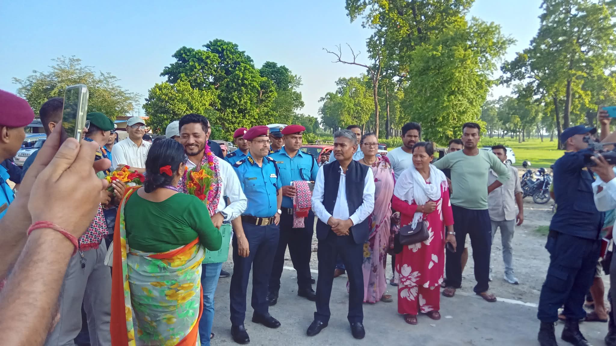 भारतमा बन्धक बनाइएका ५७ जना नेपालीलाई उद्धार गरेर नेपाल फिर्ता