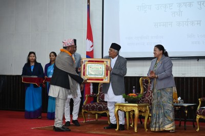 विदेशबाट फर्केका युवाहरूले सिकेको सीप प्रयोग गर्ने गरी कृषिमा आकर्षित गर्न आवश्यक छ : राष्ट्रपति पौडेल