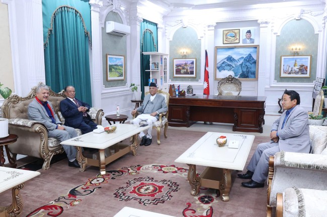 प्रधानमन्त्री केपी शर्मा ओली र नेकपा माओवादी केन्द्रका अध्यक्ष पुष्पकमल दाहाल प्रचण्डवीच संक्रमणकालीन न्यायबारे छलफल